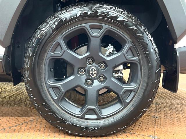 ＲＡＶ４ アドベンチャー　オフロードパッケージ　禁煙車　９型ディスプレイ　シートエアコン　セーフティセンス　レーダークルーズ　ブラインドスポットモニター　バックカメラ　ＥＴＣ　ＬＥＤヘッド　純正１８アルミ　ルーフレール　クリアランスソナー（25枚目）