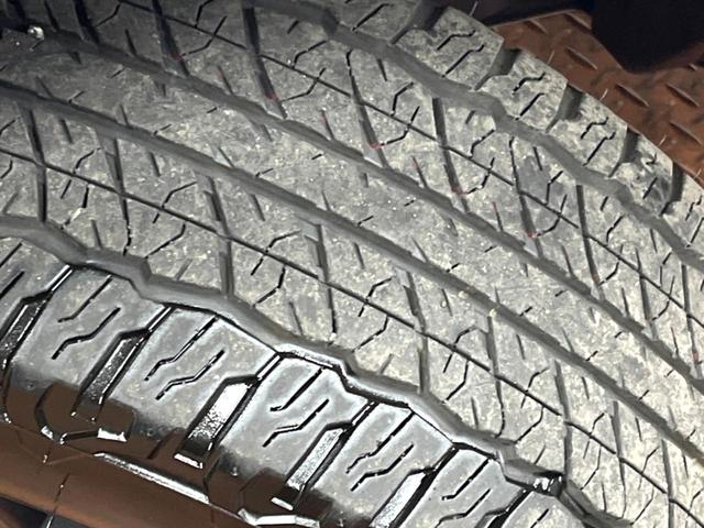 ＲＡＶ４ アドベンチャー　オフロードパッケージ　禁煙車　９型ディスプレイ　シートエアコン　セーフティセンス　レーダークルーズ　ブラインドスポットモニター　バックカメラ　ＥＴＣ　ＬＥＤヘッド　純正１８アルミ　ルーフレール　クリアランスソナー（47枚目）
