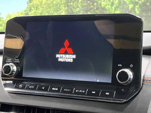 アウトランダーＰＨＥＶ Ｐ　４ＷＤ　パノラマルーフ　ＢＯＳＥサウンド　９型ナビ　全周囲カメラ　７人乗り　ルーフレール　禁煙車　パワーバックドア　シートヒーター　衝突軽減　マイパイロット　ブラインドスポットモニター　純正２０アルミ（4枚目）
