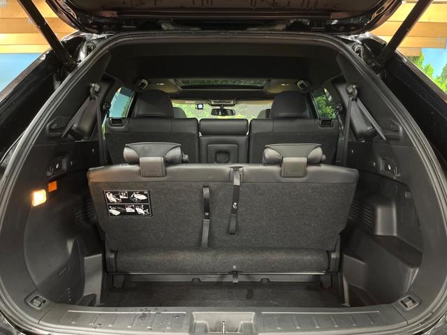 アウトランダーＰＨＥＶ Ｐ　４ＷＤ　パノラマルーフ　ＢＯＳＥサウンド　９型ナビ　全周囲カメラ　７人乗り　ルーフレール　禁煙車　パワーバックドア　シートヒーター　衝突軽減　マイパイロット　ブラインドスポットモニター　純正２０アルミ（11枚目）