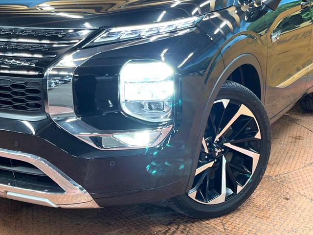 アウトランダーＰＨＥＶ Ｐ　４ＷＤ　パノラマルーフ　ＢＯＳＥサウンド　９型ナビ　全周囲カメラ　７人乗り　ルーフレール　禁煙車　パワーバックドア　シートヒーター　衝突軽減　マイパイロット　ブラインドスポットモニター　純正２０アルミ（12枚目）