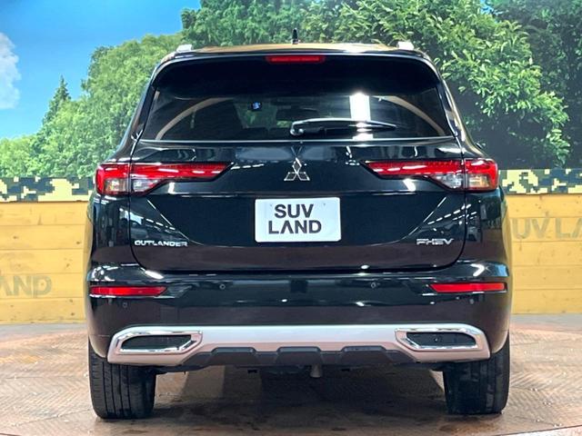 アウトランダーＰＨＥＶ Ｐ　４ＷＤ　パノラマルーフ　ＢＯＳＥサウンド　９型ナビ　全周囲カメラ　７人乗り　ルーフレール　禁煙車　パワーバックドア　シートヒーター　衝突軽減　マイパイロット　ブラインドスポットモニター　純正２０アルミ（15枚目）