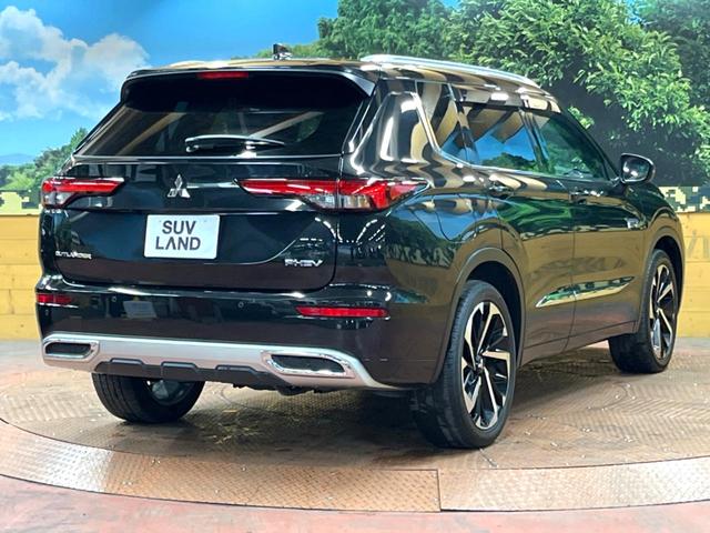アウトランダーＰＨＥＶ Ｐ　４ＷＤ　パノラマルーフ　ＢＯＳＥサウンド　９型ナビ　全周囲カメラ　７人乗り　ルーフレール　禁煙車　パワーバックドア　シートヒーター　衝突軽減　マイパイロット　ブラインドスポットモニター　純正２０アルミ（17枚目）