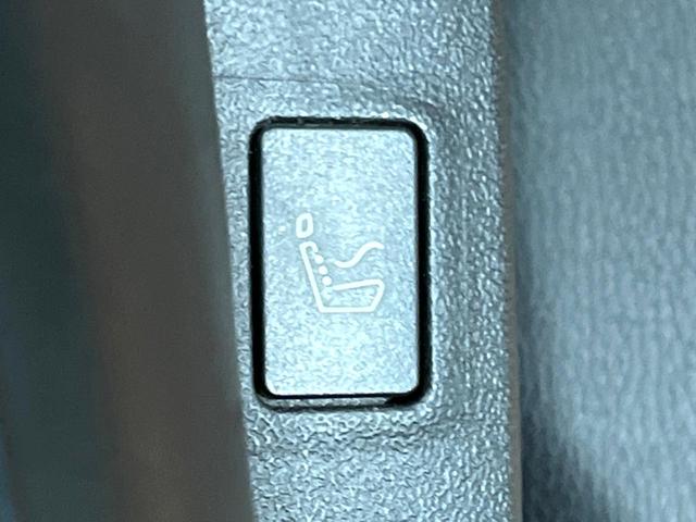 アウトランダーＰＨＥＶ Ｐ　４ＷＤ　パノラマルーフ　ＢＯＳＥサウンド　９型ナビ　全周囲カメラ　７人乗り　ルーフレール　禁煙車　パワーバックドア　シートヒーター　衝突軽減　マイパイロット　ブラインドスポットモニター　純正２０アルミ（44枚目）
