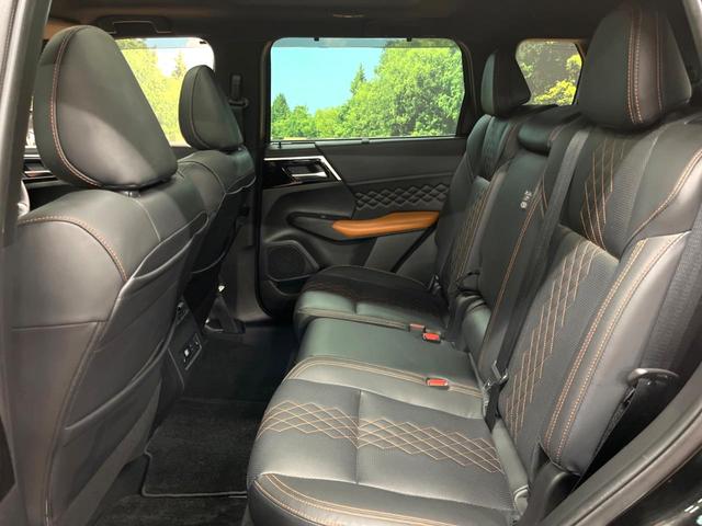 アウトランダーＰＨＥＶ Ｐ　４ＷＤ　パノラマルーフ　ＢＯＳＥサウンド　９型ナビ　全周囲カメラ　７人乗り　ルーフレール　禁煙車　パワーバックドア　シートヒーター　衝突軽減　マイパイロット　ブラインドスポットモニター　純正２０アルミ（51枚目）