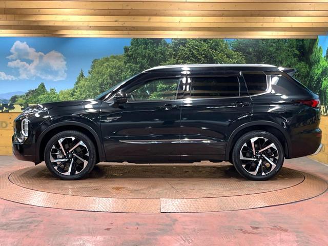 アウトランダーＰＨＥＶ Ｐ　４ＷＤ　パノラマルーフ　ＢＯＳＥサウンド　９型ナビ　全周囲カメラ　７人乗り　ルーフレール　禁煙車　パワーバックドア　シートヒーター　衝突軽減　マイパイロット　ブラインドスポットモニター　純正２０アルミ（62枚目）