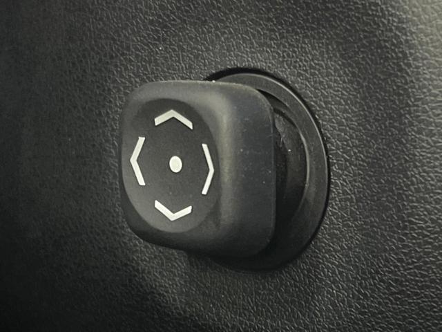ハリアー プレミアム　サンルーフ　９型ＢＩＧＸ　禁煙車　パワーバックドア　車線逸脱警報　オートハイビーム　ハーフレザーシート　ＬＥＤヘッド　純正１８アルミ　パワーシート　フルセグＴＶ　ＥＴＣ　Ｂｌｕｅｔｏｏｔｈ接続可（31枚目）
