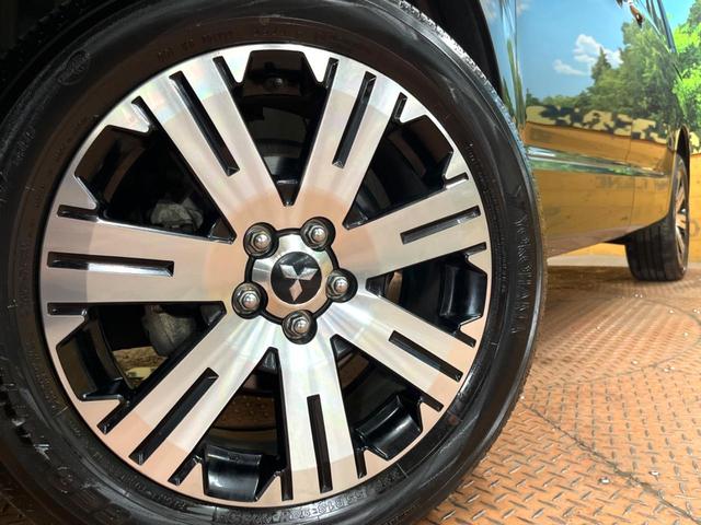 デリカＤ：５ Ｐ　禁煙車　全周囲カメラ　両側パワスラ　パワーバックドア　衝突軽減　レーダークルーズ　シートヒーター　パワーシート　純正１８アルミ　ＬＥＤヘッド　オートハイビーム　車線逸脱警報　スマートキー（13枚目）