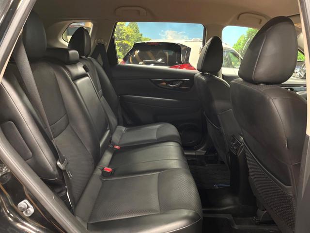 エクストレイル ２０Ｘｉ　ハイブリッド　禁煙車　メーカーナビ　全周囲カメラ　プロパイロット　シートヒーター　パワーバックドア　エマージェンシーブレーキ　フルセグ　ＬＥＤヘッド　ＥＴＣ　純正１７インチアルミ　Ｂｌｕｅｔｏｏｔｈ（9枚目）