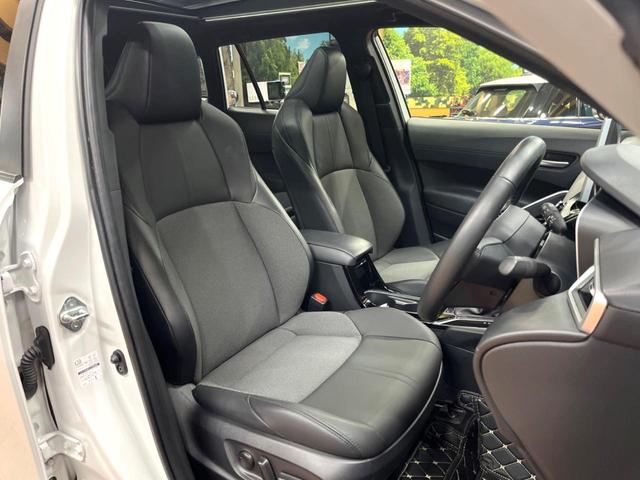 カローラクロス ハイブリッド Z ガラスルーフ 全周囲カメラ 10型ナビ トヨタチームメイト 禁煙車 電動リアゲート 衝突軽減 レーダークルーズ パワーシート ドラレコ コーナーセンサー スマートキー LEDヘッド ETC(8枚目)