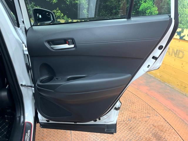 カローラクロス ハイブリッド Z ガラスルーフ 全周囲カメラ 10型ナビ トヨタチームメイト 禁煙車 電動リアゲート 衝突軽減 レーダークルーズ パワーシート ドラレコ コーナーセンサー スマートキー LEDヘッド ETC(32枚目)