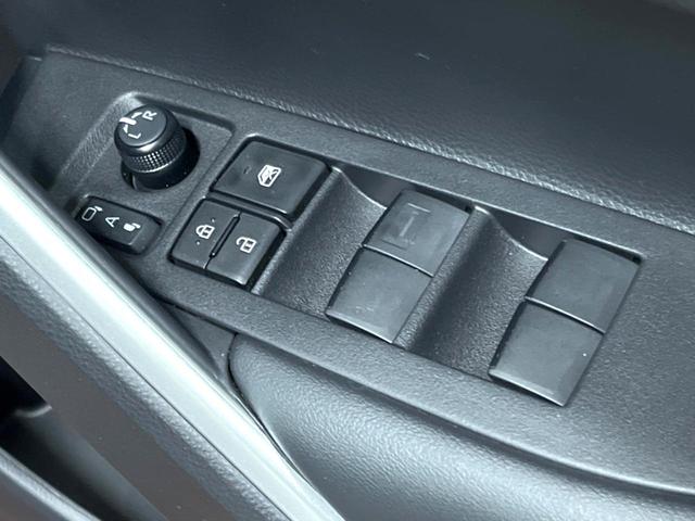 カローラクロス ハイブリッド Z ガラスルーフ 全周囲カメラ 10型ナビ トヨタチームメイト 禁煙車 電動リアゲート 衝突軽減 レーダークルーズ パワーシート ドラレコ コーナーセンサー スマートキー LEDヘッド ETC(34枚目)