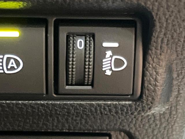 カローラクロス ハイブリッド Z ガラスルーフ 全周囲カメラ 10型ナビ トヨタチームメイト 禁煙車 電動リアゲート 衝突軽減 レーダークルーズ パワーシート ドラレコ コーナーセンサー スマートキー LEDヘッド ETC(52枚目)