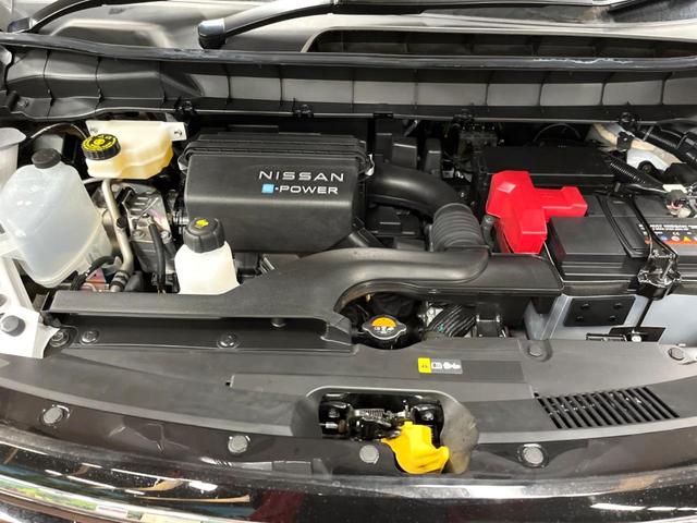 セレナ e-パワー ハイウェイスターV 後席モニター 12型ナビ 全周囲カメラ プロパイロット シートヒーター デジタルインナーミラー 禁煙車 両側パワスラ 衝突軽減 ブラインドスポットモニター 純正16アルミ LEDヘッド フルセグ(18枚目)
