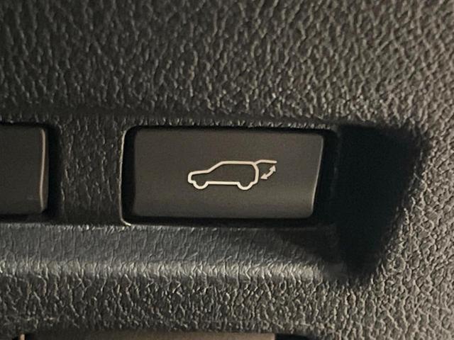 UX UX250h バージョンL 禁煙車 10型ナビ パワーバックドア シートエアコン 3眼LEDヘッド 黒革シート レクサスセーフティ レーダークルーズ 純正18アルミ パワーシート バックカメラ ETC2.0 フルセグTV(4枚目)