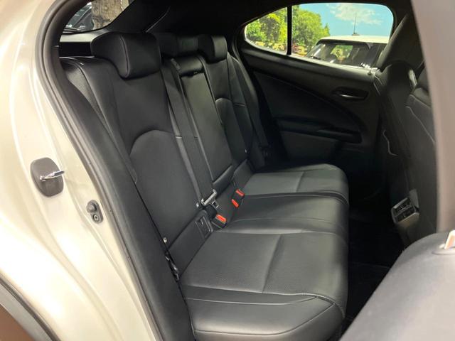 UX UX250h バージョンL 禁煙車 10型ナビ パワーバックドア シートエアコン 3眼LEDヘッド 黒革シート レクサスセーフティ レーダークルーズ 純正18アルミ パワーシート バックカメラ ETC2.0 フルセグTV(9枚目)