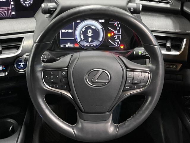 UX UX250h バージョンL 禁煙車 10型ナビ パワーバックドア シートエアコン 3眼LEDヘッド 黒革シート レクサスセーフティ レーダークルーズ 純正18アルミ パワーシート バックカメラ ETC2.0 フルセグTV(11枚目)