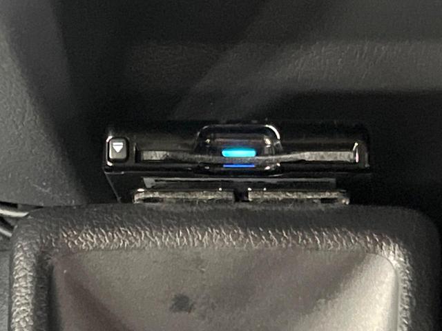 ランドクルーザー70 バン 4WD 禁煙車 5MT車 BFグッドリッチタイヤ 15インチアルミ SDナビ フルセグTV バックカメラ ETC Bluetooth接続可 キーレスキー 盗難防止装置 グレー革調シートカバー(5枚目)