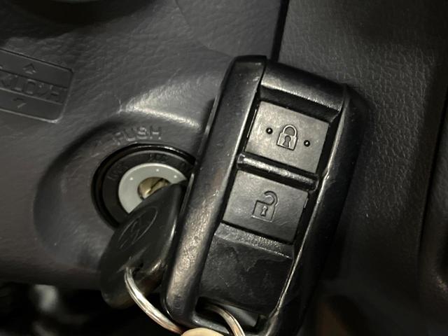 ランドクルーザー70 バン 4WD 禁煙車 5MT車 BFグッドリッチタイヤ 15インチアルミ SDナビ フルセグTV バックカメラ ETC Bluetooth接続可 キーレスキー 盗難防止装置 グレー革調シートカバー(6枚目)