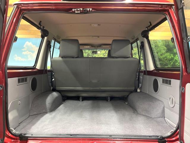 ランドクルーザー70 バン 4WD 禁煙車 5MT車 BFグッドリッチタイヤ 15インチアルミ SDナビ フルセグTV バックカメラ ETC Bluetooth接続可 キーレスキー 盗難防止装置 グレー革調シートカバー(10枚目)