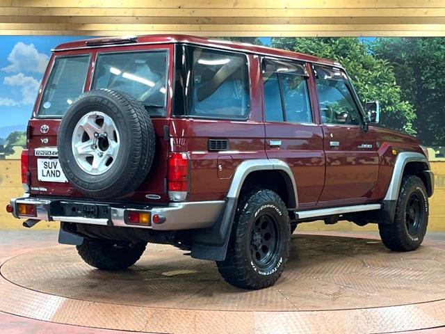 ランドクルーザー70 バン 4WD 禁煙車 5MT車 BFグッドリッチタイヤ 15インチアルミ SDナビ フルセグTV バックカメラ ETC Bluetooth接続可 キーレスキー 盗難防止装置 グレー革調シートカバー(17枚目)