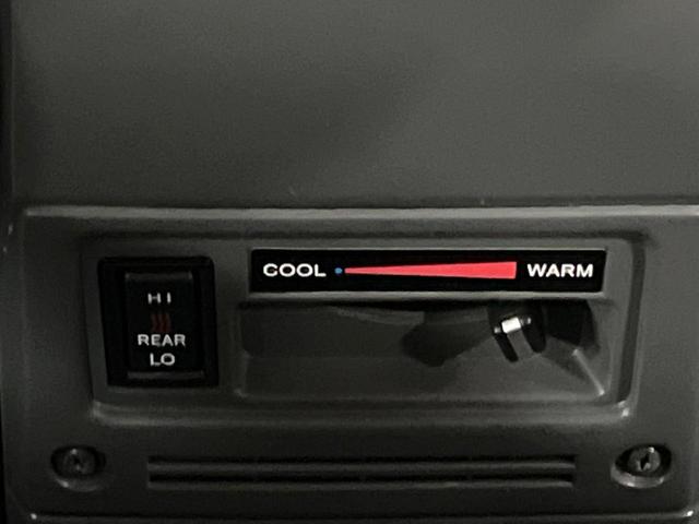 ランドクルーザー70 バン 4WD 禁煙車 5MT車 BFグッドリッチタイヤ 15インチアルミ SDナビ フルセグTV バックカメラ ETC Bluetooth接続可 キーレスキー 盗難防止装置 グレー革調シートカバー(31枚目)