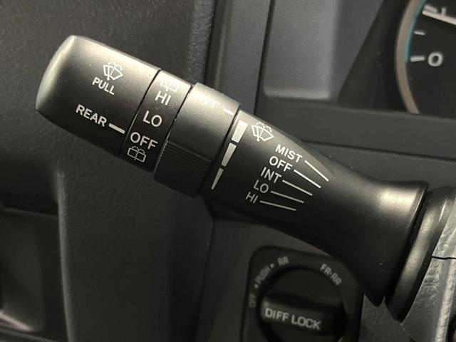 ランドクルーザー70 バン 4WD 禁煙車 5MT車 BFグッドリッチタイヤ 15インチアルミ SDナビ フルセグTV バックカメラ ETC Bluetooth接続可 キーレスキー 盗難防止装置 グレー革調シートカバー(39枚目)