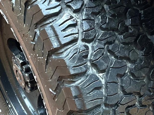 ランドクルーザー70 バン 4WD 禁煙車 5MT車 BFグッドリッチタイヤ 15インチアルミ SDナビ フルセグTV バックカメラ ETC Bluetooth接続可 キーレスキー 盗難防止装置 グレー革調シートカバー(43枚目)