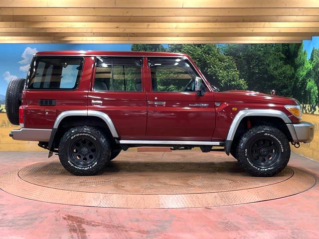ランドクルーザー70 バン 4WD 禁煙車 5MT車 BFグッドリッチタイヤ 15インチアルミ SDナビ フルセグTV バックカメラ ETC Bluetooth接続可 キーレスキー 盗難防止装置 グレー革調シートカバー(46枚目)