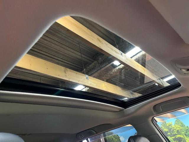 ランドクルーザープラド TX Lパッケージ サンルーフ 7人乗り 9型ナビ 黒革シート ブラックルーフレール シートエアコン セーフティセンス レーダークルーズ クリアランスソナー LEDヘッド 純正17アルミ バックカメラ ETC フルセグ(3枚目)