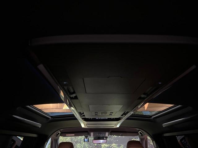 ヴェルファイアハイブリッド Z プレミア 左右独立ムーンルーフ 14型ナビ 全周囲カメラ ユニバーサルステップ デジタルインナーミラー トヨタチームメイト 茶革シート 禁煙車 両側パワスラ パワーバックドア シートエアコン AC100V電源(48枚目)