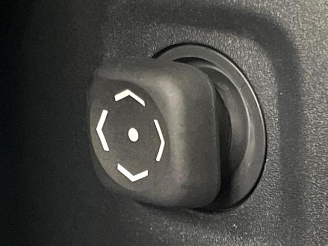 ヴェルファイアハイブリッド Z プレミア 後席モニター ガラスルーフ 14型ナビ 両側電動ドア 全周囲カメラ セーフティセンス レーダークルーズ 禁煙車 レザーシート レーダークルーズ シートベンチレーション LEDヘッド 100V電源(34枚目)