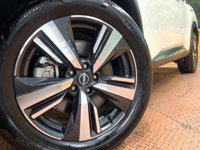 エクストレイル G e-4ORCE 12型ナビ 全周囲カメラ プロパイロット デジタルインナーミラー ブラインドスポットモニター 禁煙車 衝突軽減システム 全席シートヒーター パワーバックドア ワイヤレス充電 Bluetooth再生(14枚目)