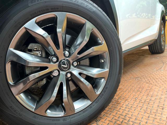 NX NX300h Fスポーツ 4WD 10型ナビ 全周囲カメラ ルーフレール 3眼LEDヘッド 禁煙車 黒革シート パワーバックドア シートエアコン レクサスセーフティ レーダークルーズ BSM クリアランスソナー 純正18アルミ(13枚目)