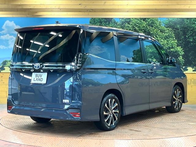 ヴォクシー ハイブリッドＳ－Ｚ　後席モニター　快適利便ＰＫＧ　１０型ナビ　禁煙車　両側パワスラ　パワーバックドア　シートヒーター　ＡＣ１００Ｖ　セーフティセンス　レーダークルーズ　ＢＳＭ　純正１７アルミ　バックカメラ　フルセグＴＶ（17枚目）