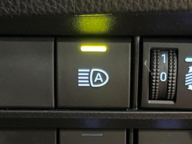 ヴォクシー ハイブリッドＳ－Ｚ　後席モニター　快適利便ＰＫＧ　１０型ナビ　禁煙車　両側パワスラ　パワーバックドア　シートヒーター　ＡＣ１００Ｖ　セーフティセンス　レーダークルーズ　ＢＳＭ　純正１７アルミ　バックカメラ　フルセグＴＶ（48枚目）