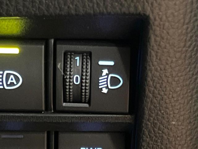 ヴォクシー ハイブリッドＳ－Ｚ　後席モニター　快適利便ＰＫＧ　１０型ナビ　禁煙車　両側パワスラ　パワーバックドア　シートヒーター　ＡＣ１００Ｖ　セーフティセンス　レーダークルーズ　ＢＳＭ　純正１７アルミ　バックカメラ　フルセグＴＶ（49枚目）