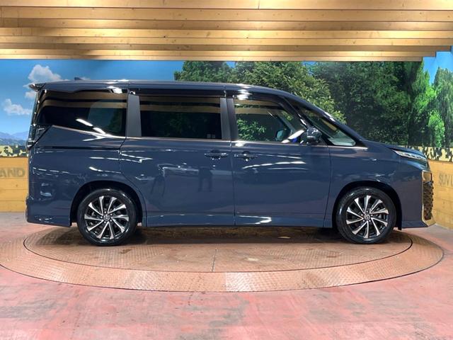 ヴォクシー ハイブリッドＳ－Ｚ　後席モニター　快適利便ＰＫＧ　１０型ナビ　禁煙車　両側パワスラ　パワーバックドア　シートヒーター　ＡＣ１００Ｖ　セーフティセンス　レーダークルーズ　ＢＳＭ　純正１７アルミ　バックカメラ　フルセグＴＶ（55枚目）