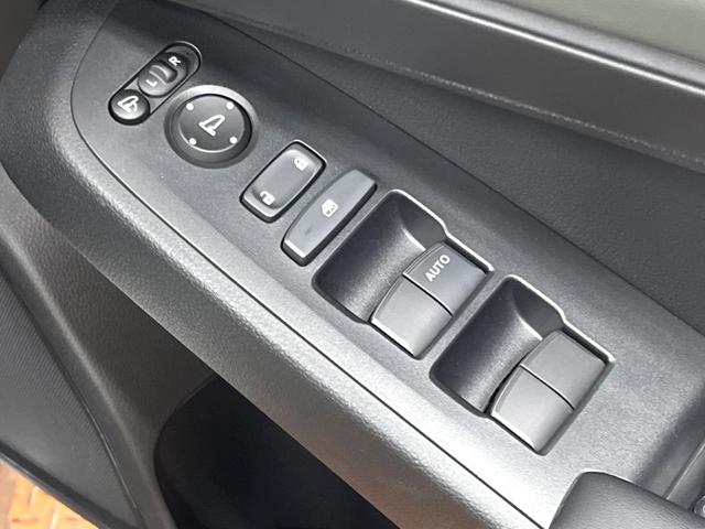 ヴェゼル e:HEV X・HuNTパッケージ 禁煙車 純正SDナビ 衝突被害軽減システム レーダークルーズ コーナーセンサー ハーフレザーシート ドラレコ バックカメラ スマートキー LEDヘッド ナビ連動ETC オートハイビーム 車線逸脱警報(50枚目)