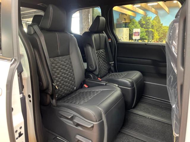 ヴォクシー ハイブリッドS-Z 年次改モデル 登録済未使用車 後席モニター 快適利便PKG トヨタチームメイト 10型ナビ 全周囲カメラ デジタルインナーミラー ユニバーサルステップ 3眼LEDヘッド パークアシスト 電動リアゲート(10枚目)