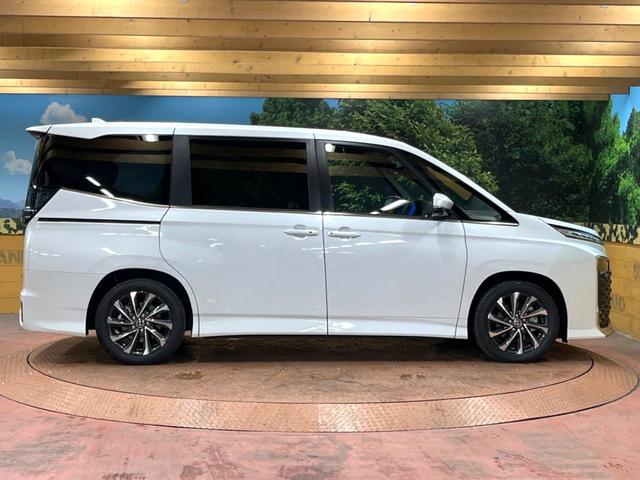 ヴォクシー ハイブリッドS-Z 年次改モデル 登録済未使用車 後席モニター 快適利便PKG トヨタチームメイト 10型ナビ 全周囲カメラ デジタルインナーミラー ユニバーサルステップ 3眼LEDヘッド パークアシスト 電動リアゲート(57枚目)