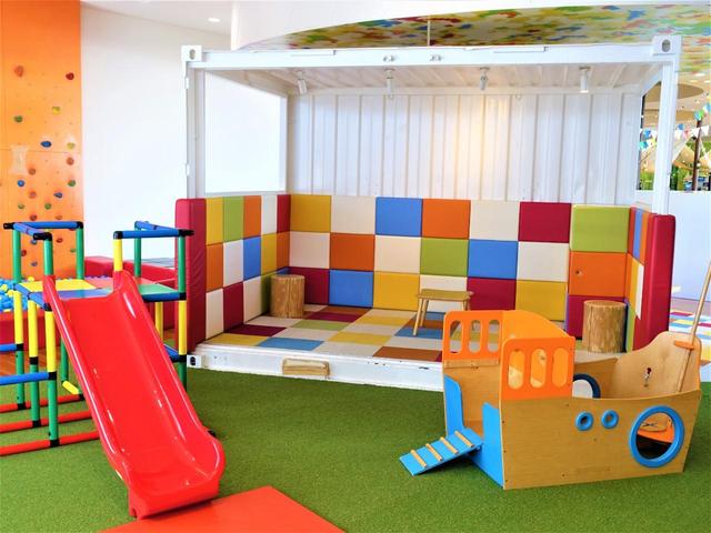 大きなキッズスペースも完備!小さなお子様連れでも、ゆっくりとお車探しをお楽しみいただけます。