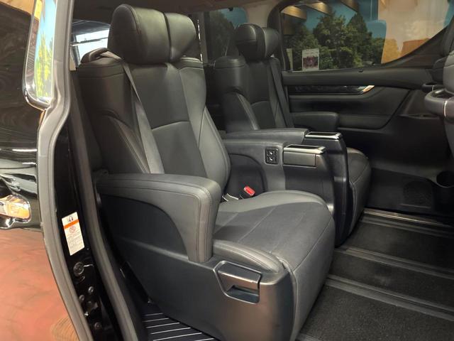 アルファード 2.5S Cパッケージ サンルーフ 後席モニター 9型ナビ 3眼LEDヘッド 禁煙車 CD/DVD再生 フルセグTV 両側パワスラ パワーバックドア シートエアコン デジタルインナーミラー セーフティセンス レーダークルーズ(9枚目)