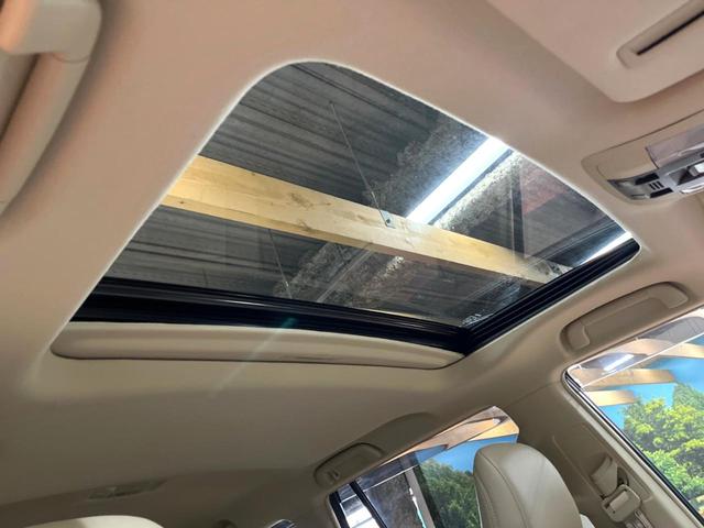 ランドクルーザープラド TX Lパッケージ マットブラックエディション サンルーフ メーカーナビ 全周囲カメラ 7人 ブラインドスポットモニター 純正サイドステップ 寒冷地仕様 禁煙車 ベージュ革シート レーダークルーズ シートベンチレーション セーフティセンス ETC(3枚目)