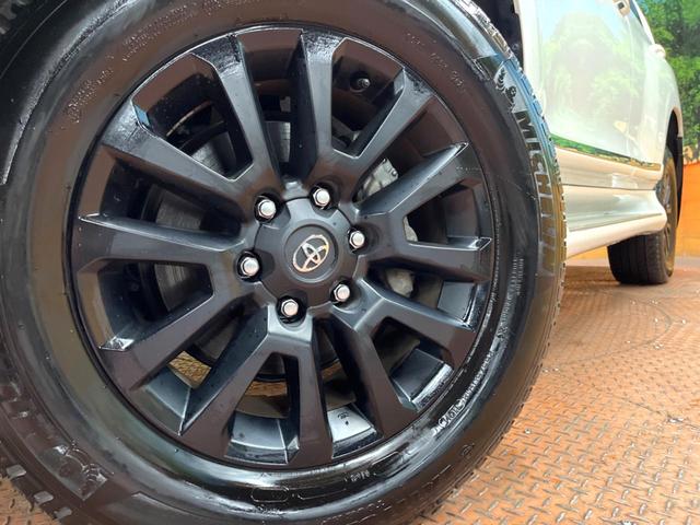 ランドクルーザープラド TX Lパッケージ マットブラックエディション サンルーフ メーカーナビ 全周囲カメラ 7人 ブラインドスポットモニター 純正サイドステップ 寒冷地仕様 禁煙車 ベージュ革シート レーダークルーズ シートベンチレーション セーフティセンス ETC(12枚目)