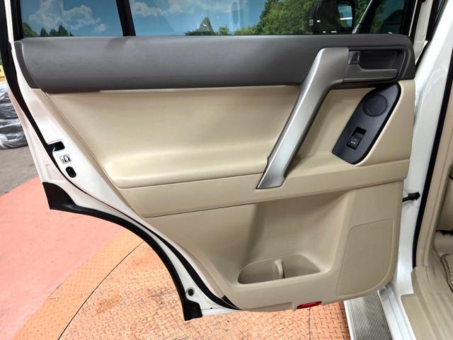 ランドクルーザープラド TX Lパッケージ マットブラックエディション サンルーフ メーカーナビ 全周囲カメラ 7人 ブラインドスポットモニター 純正サイドステップ 寒冷地仕様 禁煙車 ベージュ革シート レーダークルーズ シートベンチレーション セーフティセンス ETC(25枚目)