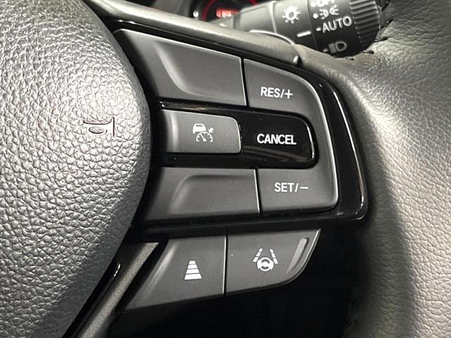 WR-V Z ブラックスタイル 禁煙車 純正8型ナビ バックカメラ アダプティブクルーズコントロール ホンダセンシング LEDヘッド&フォグ 純正17インチアルミ フルセグ Bluetooth スマートキー オートエアコン(5枚目)