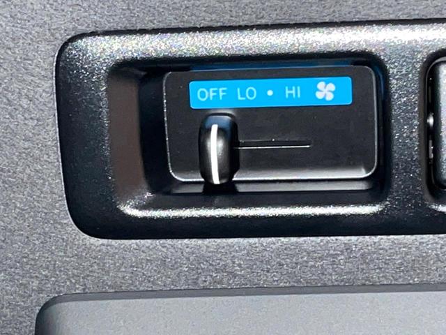 ハイエースバン スーパーGL ダークプライムII 後席モニター SDナビ 全周囲カメラ 両側パワスラ 禁煙車 フルセグTV 衝突軽減 LEDヘッド 純正15アルミ ハーフレザーシート 車線逸脱警報 オートハイビーム コーナーセンサー ETC2.0(29枚目)