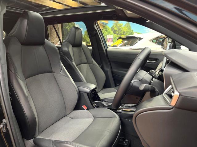 カローラクロス ハイブリッド Z ガラスルーフ 10型ナビ 全周囲カメラ 禁煙車 トヨタチームメイト ブラインドスポットモニター パワーバックドア シートヒーター レーダークルーズ セーフティセンス 純正18インチアルミ LEDヘッド(8枚目)