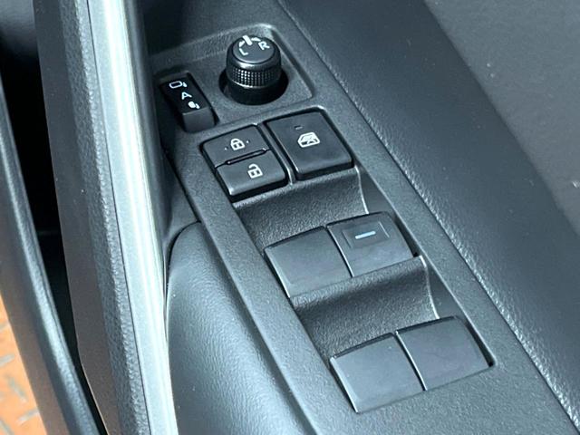 カローラクロス ハイブリッド Z ガラスルーフ 10型ナビ 全周囲カメラ 禁煙車 トヨタチームメイト ブラインドスポットモニター パワーバックドア シートヒーター レーダークルーズ セーフティセンス 純正18インチアルミ LEDヘッド(41枚目)